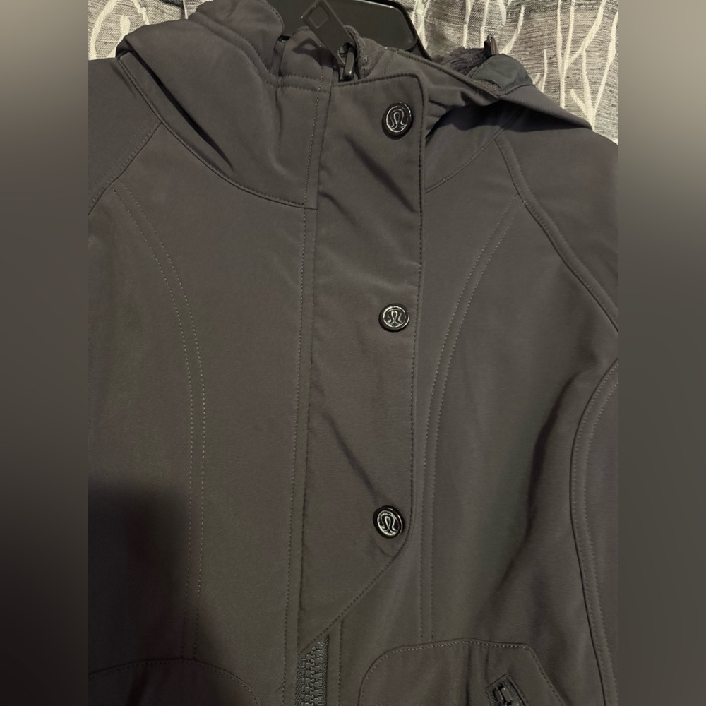 Lululemon Women's Black Hooded Jacket size Medium - Picture 4 of 8